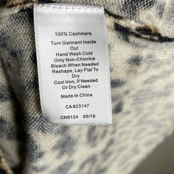 TALBOTS Women’s Cashmere Leopard Print Long Sleeve Sweater M Luxury Maximalist - Picture 3 of 7